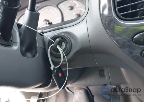 2004 Toyota Sequoia Limited V8 z USA, uszkodzony, nr VIN 5TDBT48A24S228444